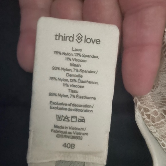 Third Lve like new bra…40B Lace Contour Plunge…worn once for a few minutes. - Picture 4 of 4